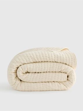 NWOT European Double Sided King/Cal King Quilt in Ivory - Retail $170